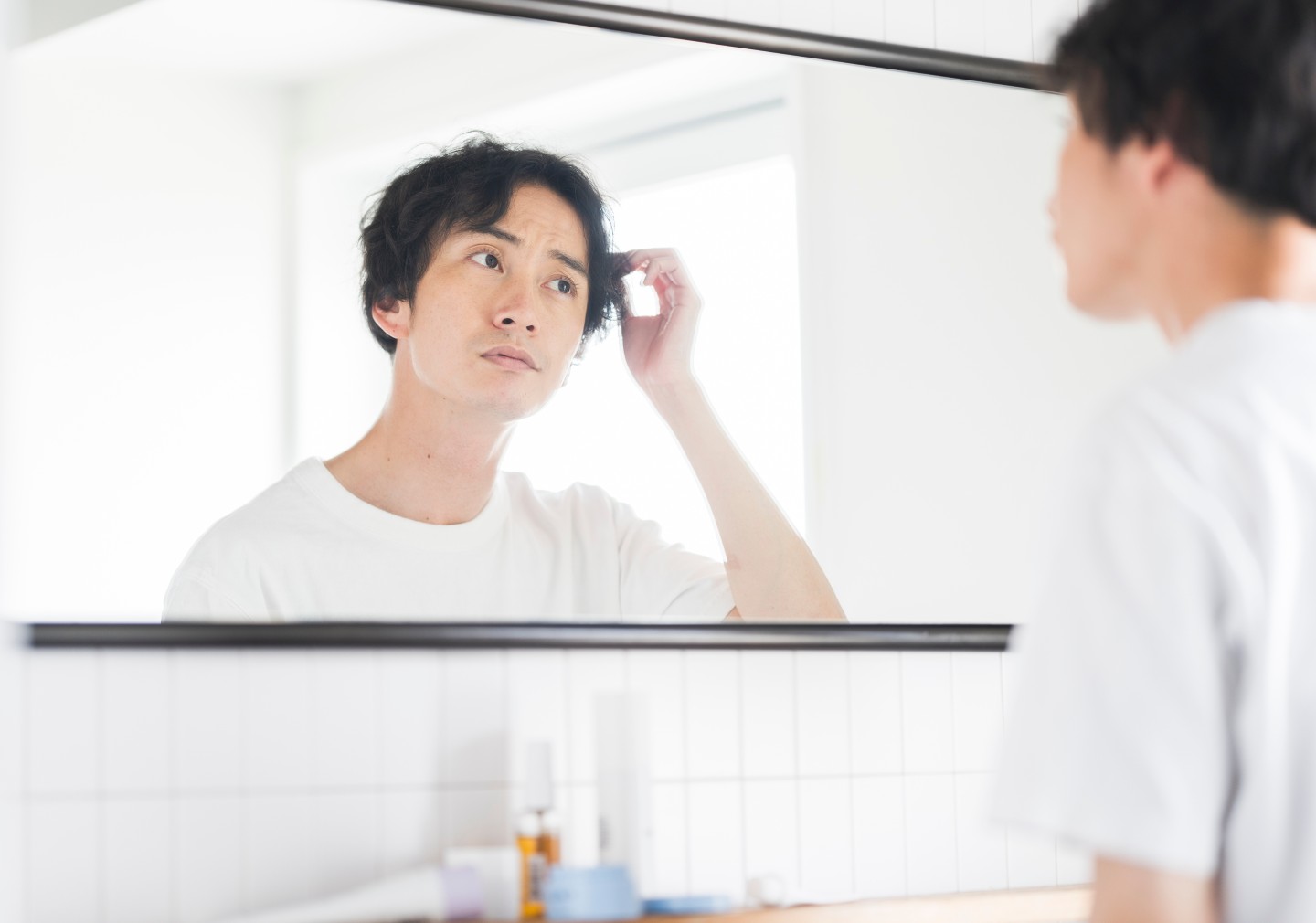 育毛に悩みのある男性のイメージ
